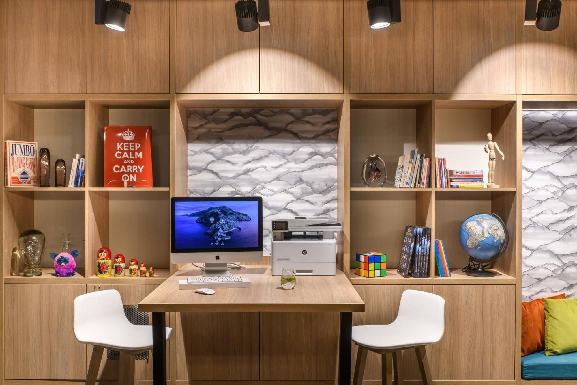 Отель Moxy Сион Экстерьер фото