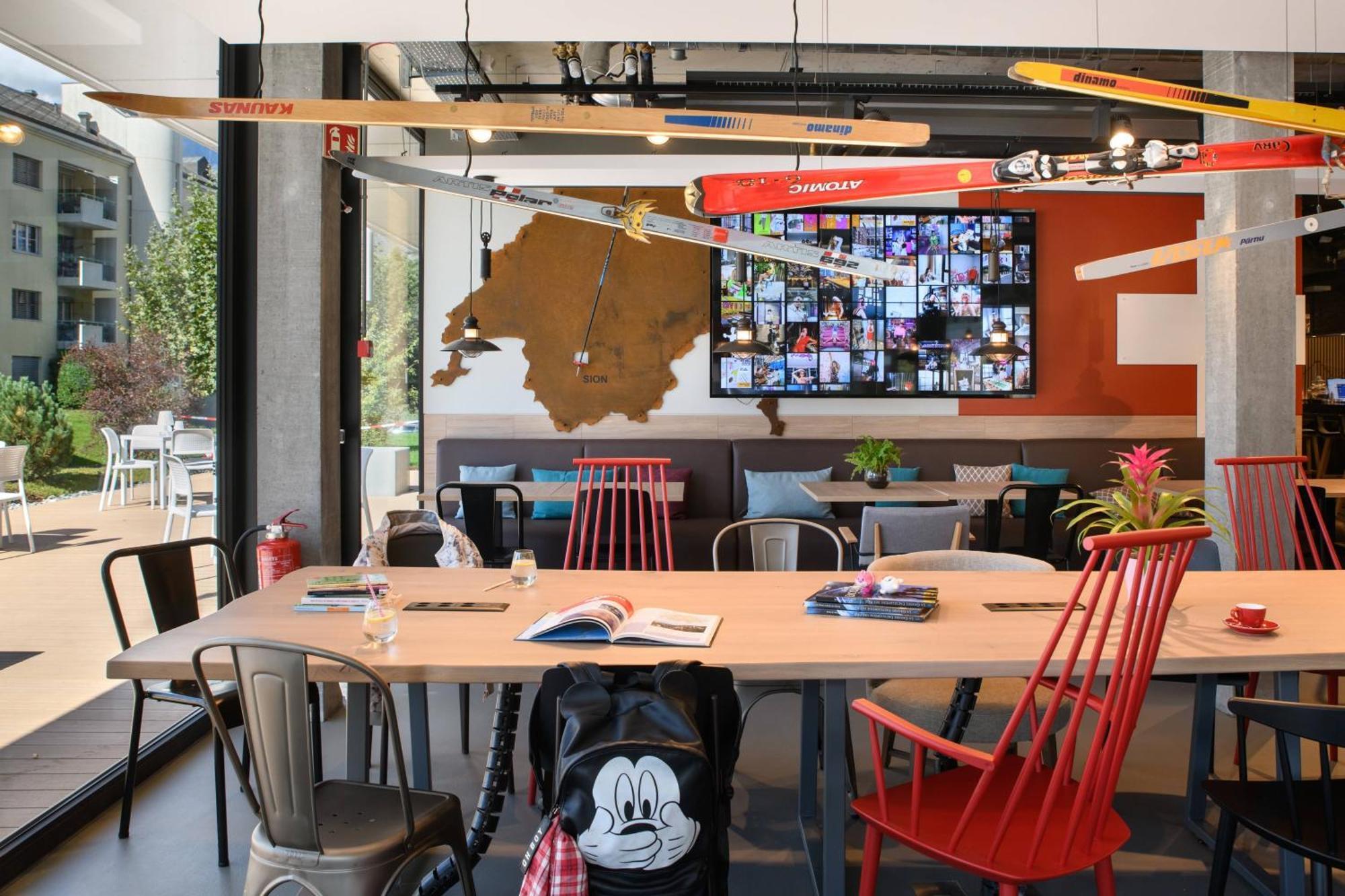 Отель Moxy Сион Экстерьер фото